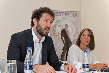 Festroia – Festival Internacional de Cinema de Setúbal Nos filmes a exibir 35 são integrados na homenagem ao cinema alemão . Golfinho de Carreira produtor Paulo Branco