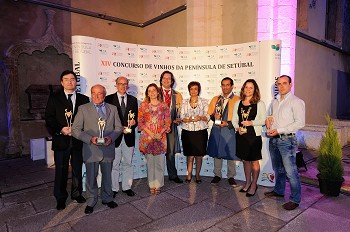 Os Melhores Vinhos da Península de Setúbal Dos 102 vinhos a concurso 25 receberam Medalha de Ouro