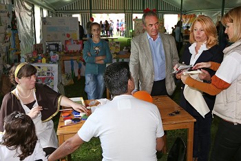 Famílias de Setúbal festejaram este fim de semana Entre três a quatro mil pessoas passaram pelo jardim central da cidade