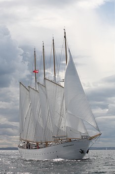 «Santa Maria Manuela» no Porto de Setúbal Um lugre «gémeo» do «Creoula»