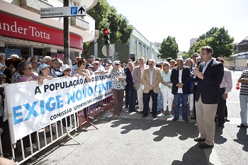 Centenas de Munícipes da Região de Setúbal Protestaram hoje contra a reforma hospitalar junto do Ministério da Saúde