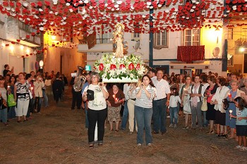 Procissão fluvial noturna no Rio Sado em Alcácer do Sal Ponto alto do Festival Sabores do Sado