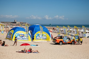 Nas Praias de Sesimbra e Costa de Caparica - Almada Formação «Surf Salva» desenvolvida pelo Instituto de Socorros a Náufragos e o Lidl