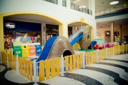 Forum Montijo inaugura Parque Infantil gratuito Um espaço coberto que pode ser utilizado durante todo o ano