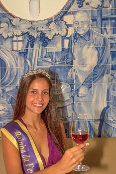 Palmela - Joana Silva eleita 1ª Dama de Honor no concurso Rainha das Vindimas de Portugal