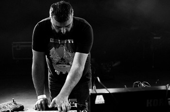 BARREIRO OUT.FEST Norte-americano CHARLES COHEN no encerramento do Festival