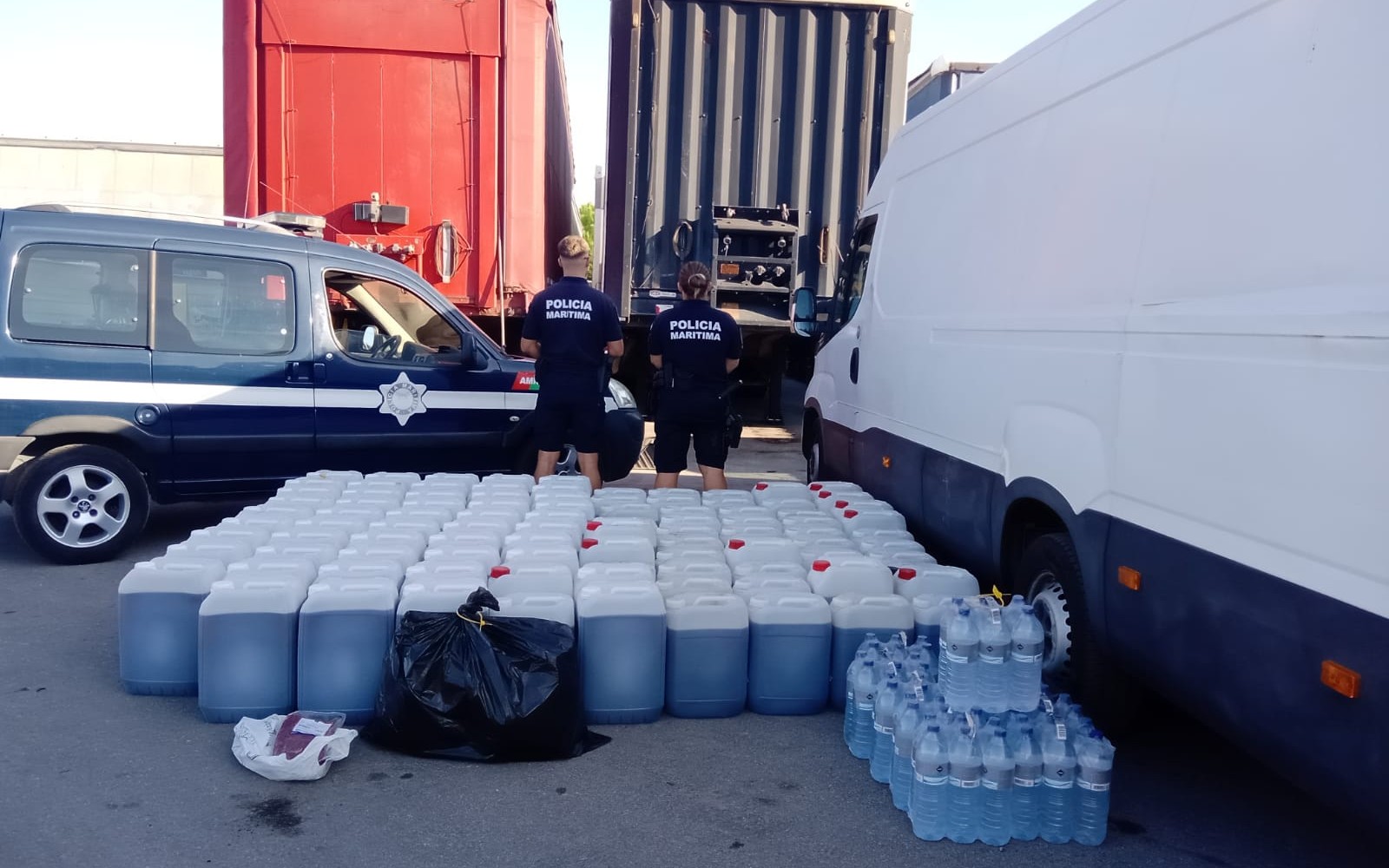 Almada - Em Cacilhas Polícia Marítima apreende cerca de 2 000 litros de combustível