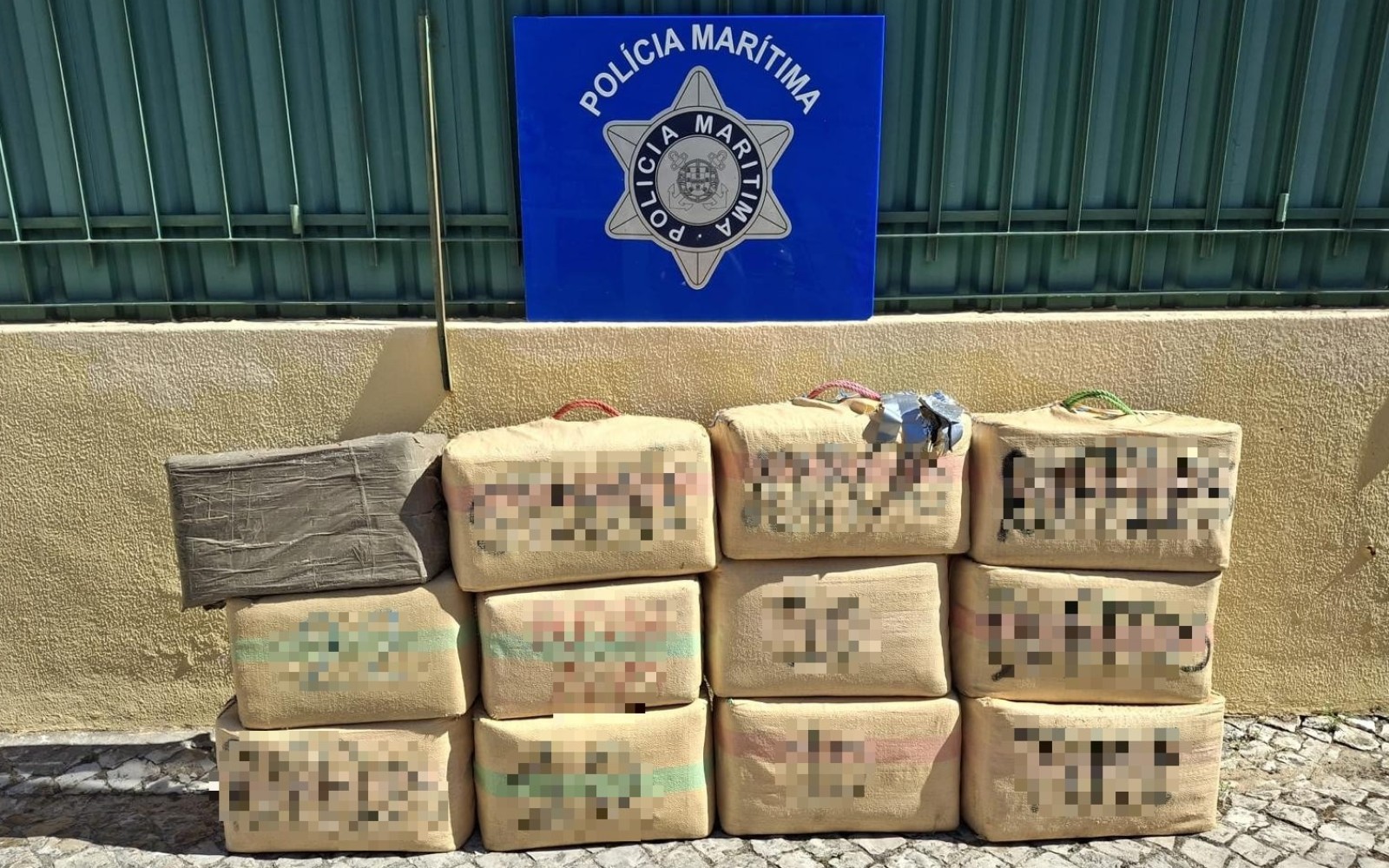 Grândola - Na zona do Carvalhal Polícia Marítima apreende cerca de 580 kg de produto estupefaciente