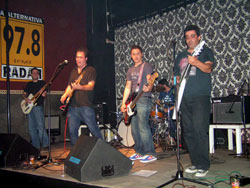 OFICINA DO CAIS RECEBEU THE ACT-UPS