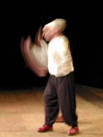 Teatro na Moita Bernard Massuir apresenta “IT IZZZ… Some Sing”