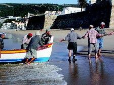 Tradições em Sesimbra Arte Xávega anima as praias de Sesimbra