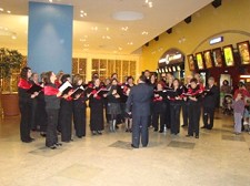 FORUM MONTIJO ENCANTA VISITANTES COM MELODIAS DE NATAL