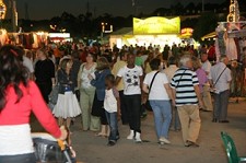Feira de Sant’Iago - Setúbal Perto de 15 mil pessoas estiveram ontem na Feira