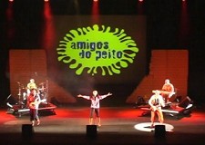 Barreiro em Festa no «Palco das Marés» «Amigos do Peito» na noite de hoje . PETER WAY + SKEWER no Palco da Juventude