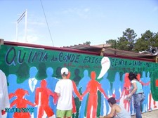 Quinta do Conde/ SESIMBRA - Dezenas de quintacondenses participaram Na pintura de mural junto às «obras» do futuro Centro de Saúde da Quinta do Conde