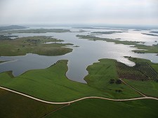 Município de Reguengos de Monsaraz aposta no património histórico e natural Vila medieval de Monsaraz e paisagem do Grande Lago são candidatas às “7 Maravilhas do Alentejo”