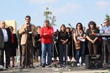 «Musica ao Vivo – Pela nossa Saúde» na Quinta do Conde em Sesimbra Foram assinados mais de 450 postais para enviar para à Ministra