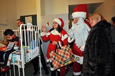 Distribuição de prendas no Hospital S. Bernardo em Setúbal «Sinto-me mais feliz por ver que estas caras de sofrimento pelo menos têm um sorriso»