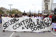 Dia Internacional da Mulher assinalado em Setúbal Acção de rua contra a violência doméstica