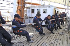 Navio-escola Sagres zarpou ontem de Sesimbra em direcção a Setúbal onde se encontra até domingo aberto a visitas