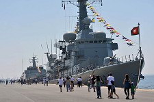 Comemorações Dia da Marinha em Setúbal Sagres foi o último navio do desfile naval a cruzar as águas do Sado