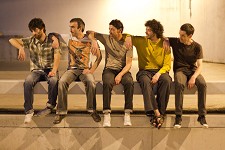Cineteatro Municipal em Sesimbra Zelig jogam com o som