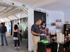 Mercado de sabores, exposições e baile ao som de acordeão animam Mercado Criativo