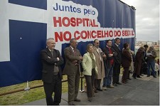 Como forma simbólica de substituir o equipamento que já deveria estar em construção Seixal monta Hospital de Campanha