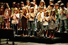 Concerto de Natal na Moita Grupo coral infanto-juvenil em concerto de Natal no Fórum Cultural