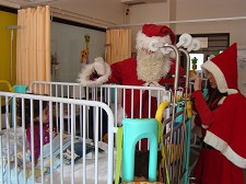 FORUM MONTIJO LEVOU A MAGIA DO NATAL ÀS CRIANÇAS DO HOSPITAL DO BARREIRO