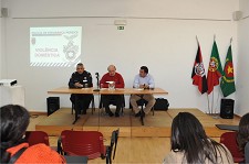 Debater e sensibilizar para a denúncia de um crime público Encontro sobre Violência Doméstica no Barreiro