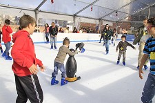 Pista de gelo natural da Feira de Natal em Setúbal prolongamento do certame até dia 22 de Janeiro