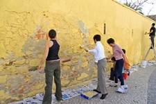 Moradores do bairro do Troino em Setúbal Pintura do mural «Pela Igualdade» ação integrada no «Março Mulher»