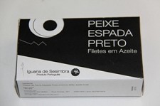 Conservas Nero em destaque no Castelo de Sesimbra Degustação de filetes de peixe-espada preto em conserva de azeite