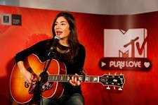 Casting no Forum Montijo Mia Rose é a jurada convidada do MTV