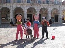 Na Praça do Bocage em Setúbal Sr. Q e D. Ofélia comemoram 38º Aniversário do 25 de Abril