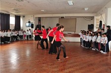 ALUNOS DO 1º CICLO DE PALHAIS - BARREIRO APRENDEM A DANÇAR O CHA CHA CHA