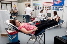 Dia Mundial do Dador de Sangue no Seixal 300 pessoas formam gota de sangue humana