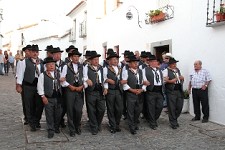 Coro paroquial norte-americano e cante alentejano em concerto na vila medieval de Monsaraz