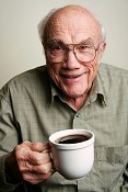 Dia dos Avós: Cinco motivos para brindar com café Dia Mundial dos Avós assinala-se a 26 de Julho