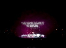 Brasil convida para a Copa 2014 e mostra um deslumbrante show de luzes sobre o Rio Tâmisa em Londres