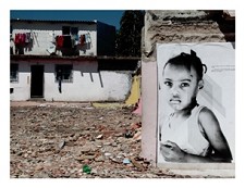 arte mostra os rostos ameaçados pelas demolições