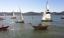 Em simultâneo com Troféu Almada Forum Maior barco de papel do mundo lançado ao Tejo cumpre objectivo de candidatura ao Guinness