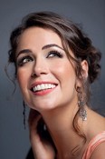 Na Baixa da Banheira - Moita Joana Amendoeira no palco do Fórum Cultural