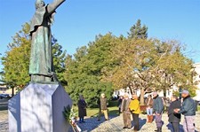 SETÚBAL - Cerimónia evocou esta manhã S. Francisco Xavier Deposição de flores junto do monumento ao padroeiro