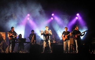 Sultans of Swing em Sesimbra Recriar a sonoridade tão caraterística dos Dire Straits