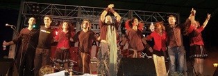 Orquestra Caja Bucalho ao vivo em Alcochete em Abril e Almada em Maio Estes concertos antecipam o lançamento do álbum de estreia «Estou Danado»
