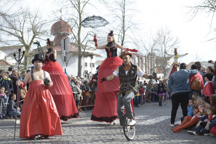 Corso do Carnaval do Montijo Milhares de pessoas estiveram nas ruas