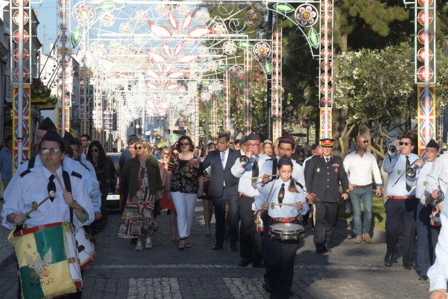 Montijo - Festas de São Pedro arrancaram com visita às ruas engalanadas A terminar a noite com excelente atuação de Luís Represas.