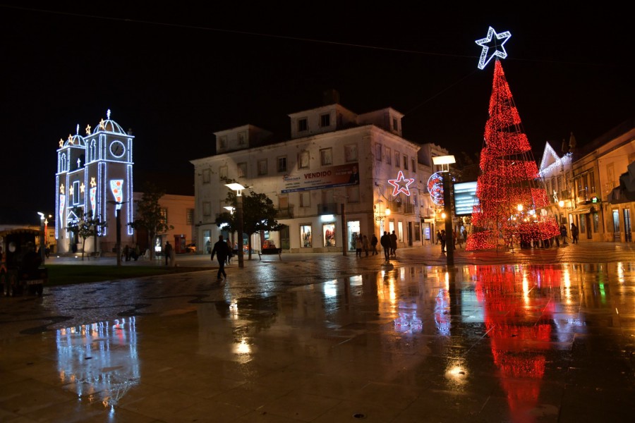 Iluminação de Natal no centro da cidade de Montijo Abertura do Natal com Arte
